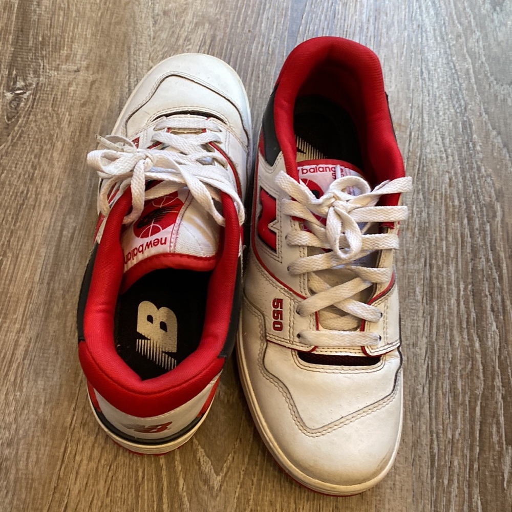 New Balance low top 550 basketball sneakers white/team red men’s size 8